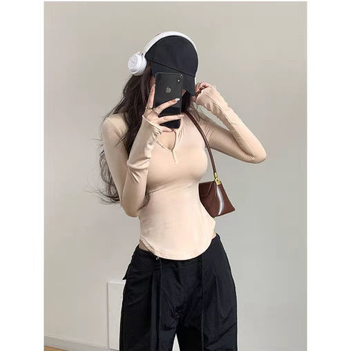 Hot girl's trendy design top with long-sleeved T-shirt and slim bottoming shirt