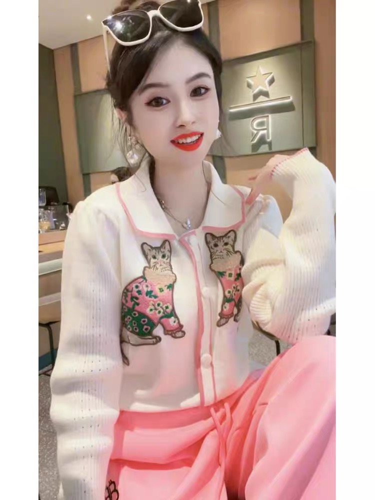 甜美風百搭刺繡貓貓毛衣外套女秋冬款高級感撞色娃娃領針織衫上衣