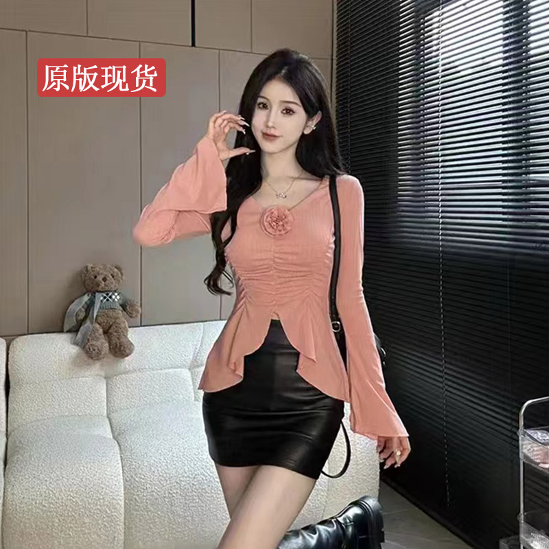 French gentle style v-neck three-dimensional flower long-sleeved slit T-shirt for women in early autumn new slim slim pleated top