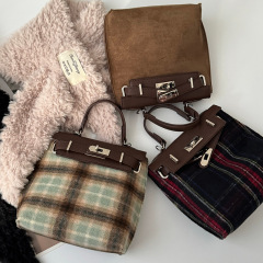 ~Photographed in Fall/Winter British Style Vintage High-End Dual Shoulder Bag, Casual and Versatile Wool Check Handheld Bag