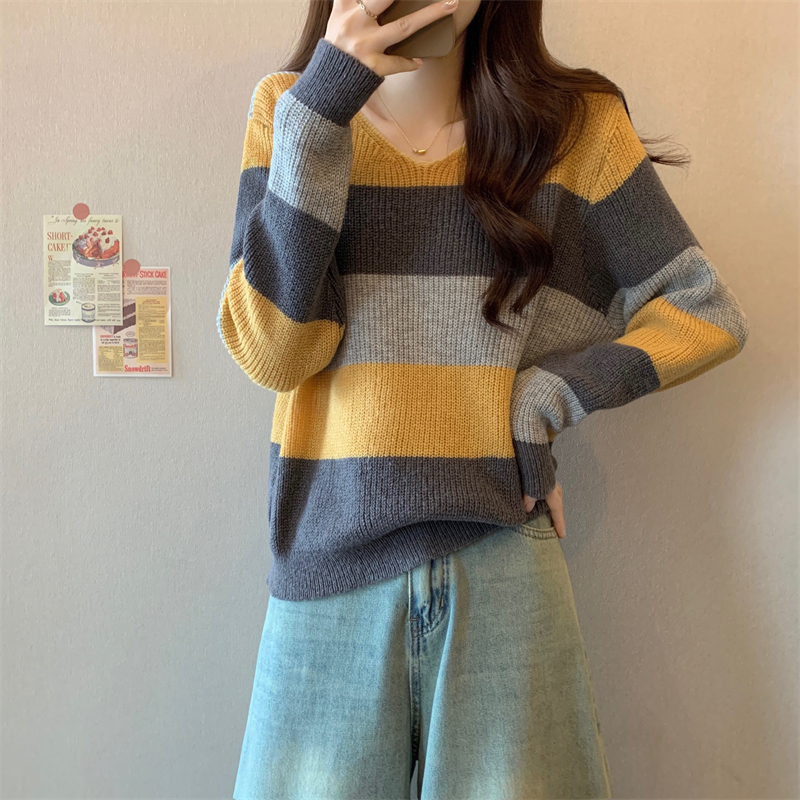 Actual shot of the new version of Korean-style design stitching and color matching V-neck long-sleeved sweater