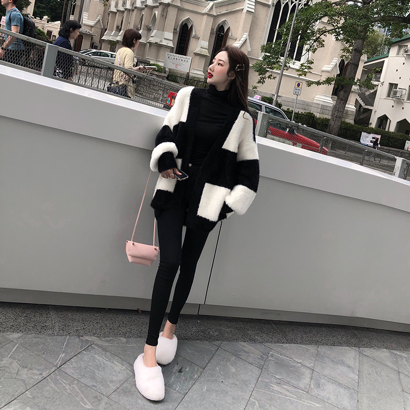 Winter new Internet celebrity sweater jacket women's lazy style loose V-neck thickened knitted cardigan age-reducing top