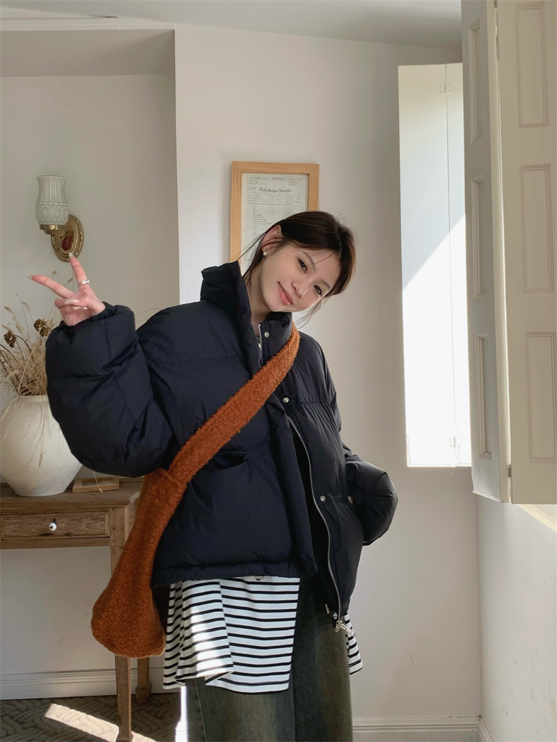 Actual shot of new autumn and winter 2023 Korean version slimming and versatile cotton coats for women.