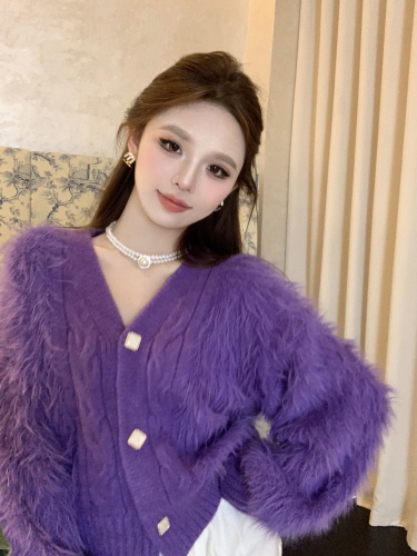 Actual shot of imitation mink velvet v-neck sweater cardigan for women in fall and winter, high-end and elegant loose knitted jacket