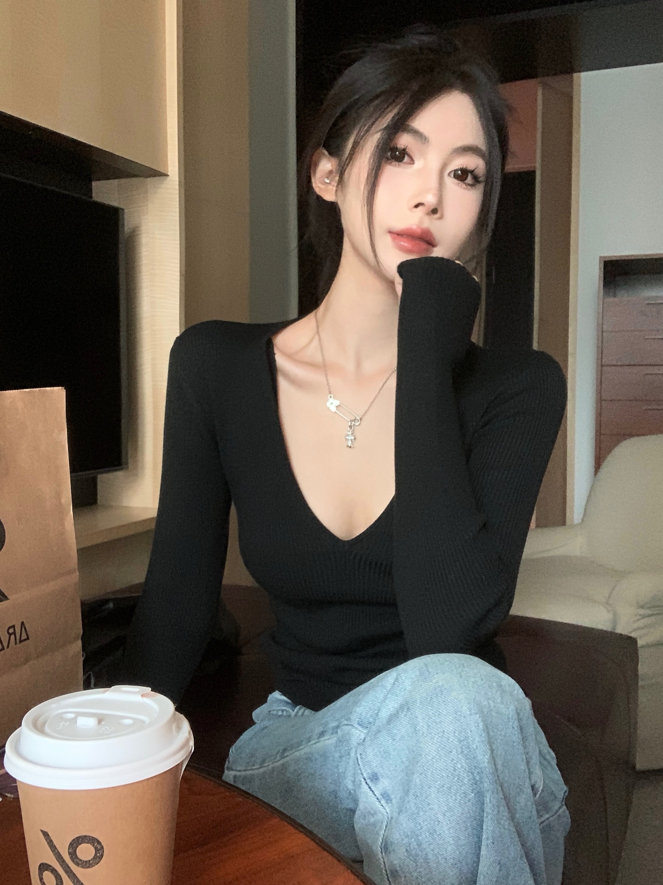 實拍 奶茶色v領針織衫修身百搭顯瘦內搭打底衫緊身羊毛衫