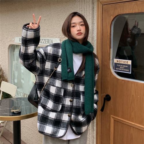 Actual shot of woolen coat, trendy retro V-neck plaid imitation lamb wool loose thickened long-sleeved woolen coat for women