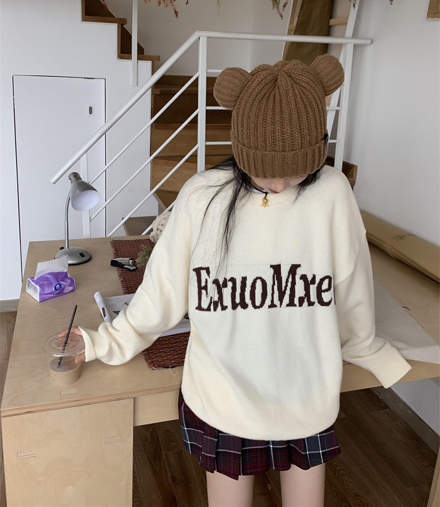 橘子樹在哪兒字母繡花圓領套頭毛衣女秋冬寬鬆百搭藏藍色線衫上衣