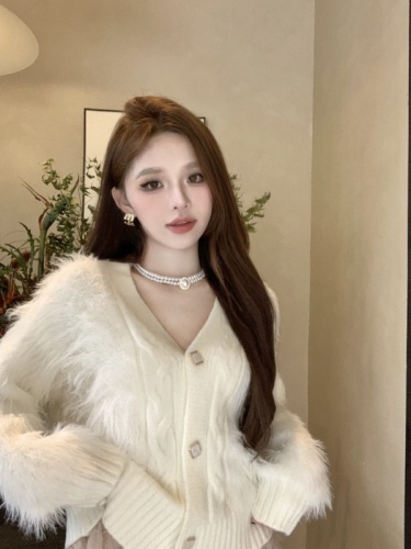 Actual shot of imitation mink velvet v-neck sweater cardigan for women in fall and winter, high-end and elegant loose knitted jacket