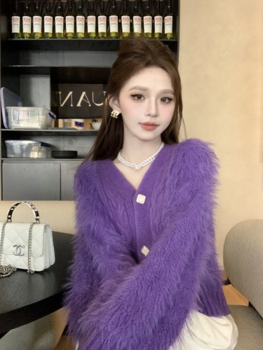 Actual shot of imitation mink velvet v-neck sweater cardigan for women in fall and winter, high-end and elegant loose knitted jacket