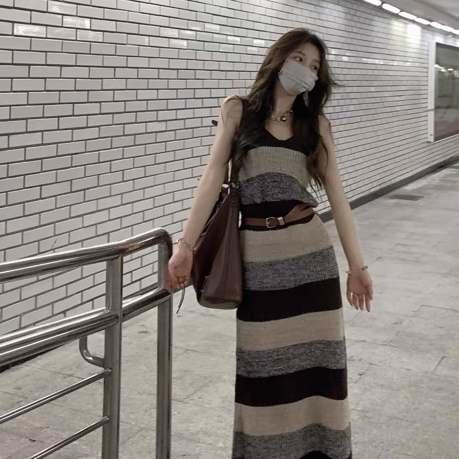 復古針織吊帶裙女秋季小眾條紋連衣裙內搭背心裙寬鬆休閒長款裙子