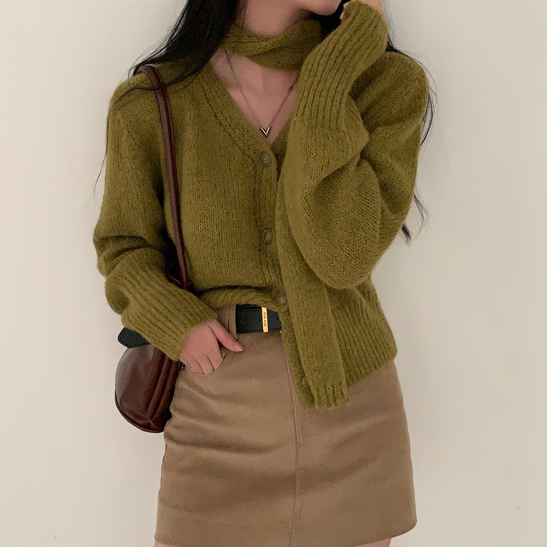 Korean chic winter new retro V-neck long-sleeved sweater jacket halter neck scarf