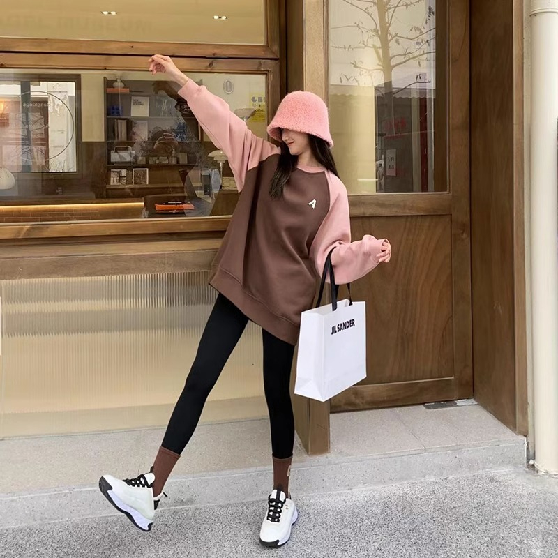 Original workmanship 2023 autumn pink and brown contrasting raglan sleeves round neck sweatshirt for women loose color block long sleeve top