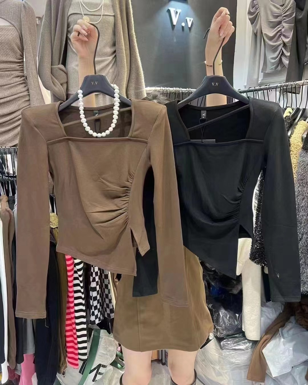 2023 Autumn and Winter New Square Neck Fashion T-Shirt Women's Pleated Slim Slim Long Sleeve T-Shirt Plus Velvet Bottoming Top