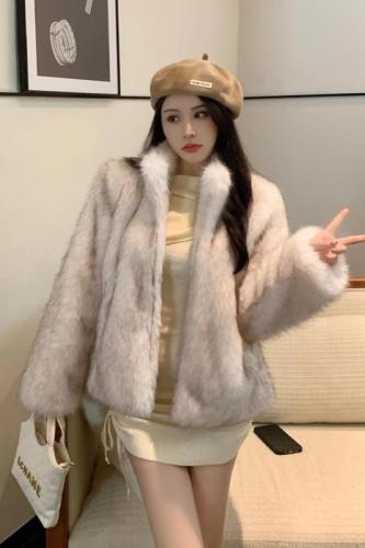 Actual shot of the new winter style Yi Mengling's same eco-friendly fur coat for women, short stand-up collar imitation fox plush top