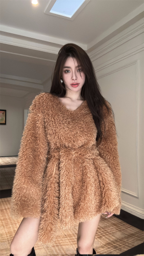 Actual shot of 2023 new autumn style imitation fur furry women’s V-neck niche temperament loose sweatshirt with scarf