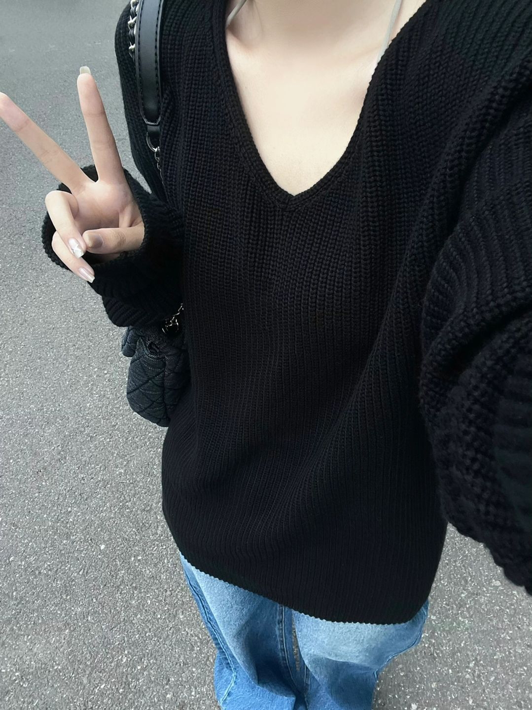 寬鬆V領黑色毛衣女慵懶風秋季新款高級感長袖套頭針織衫外穿上衣