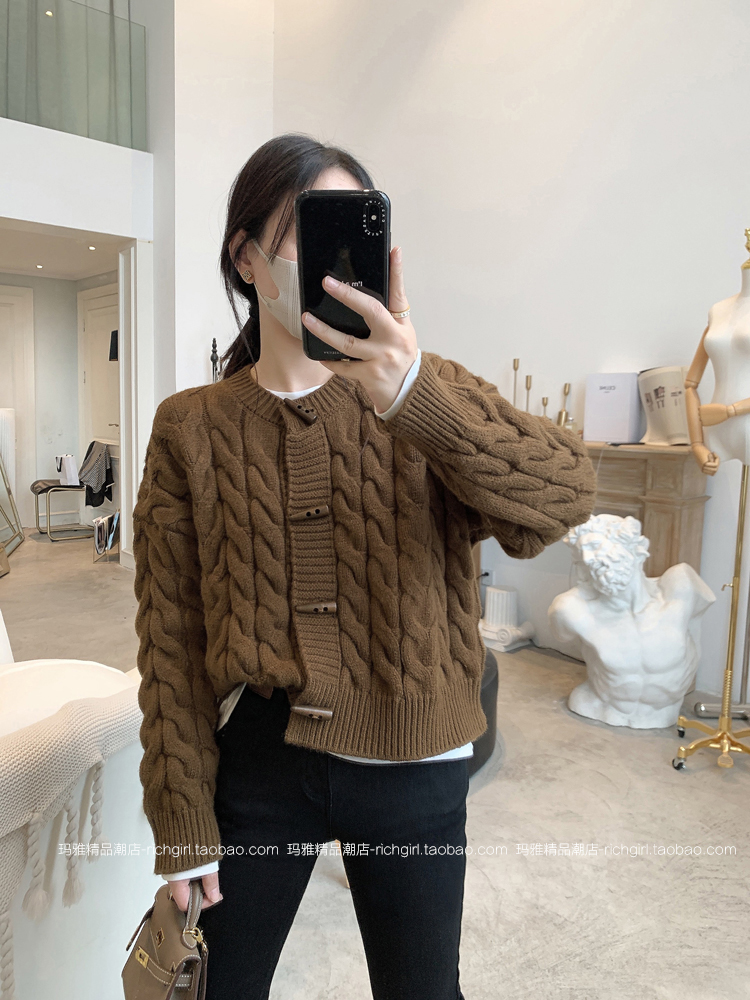 麻花毛衣女2023秋冬新款女裝潮牛角扣羊毛外套加厚復古針織開衫女