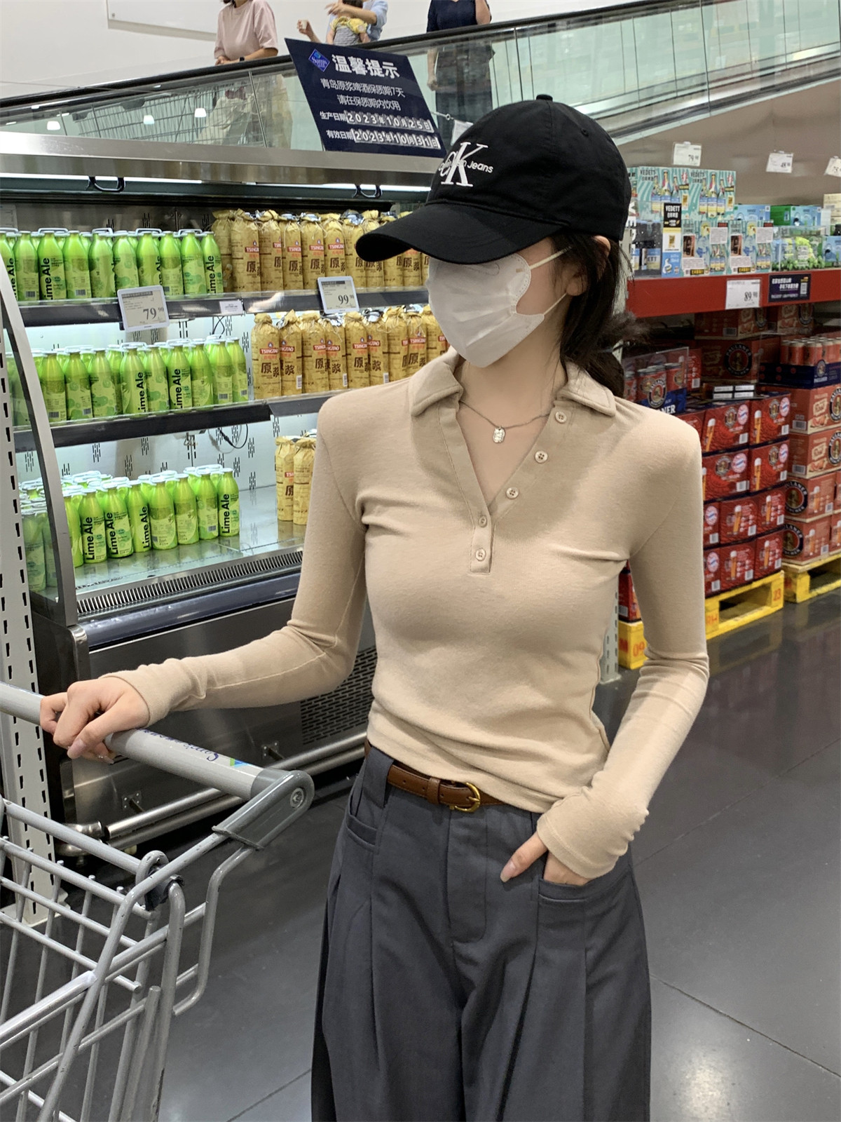 Actual shot of autumn and winter Korean style slim-fitting interior with elegant polo collar button design and German velvet long-sleeved T-shirt top