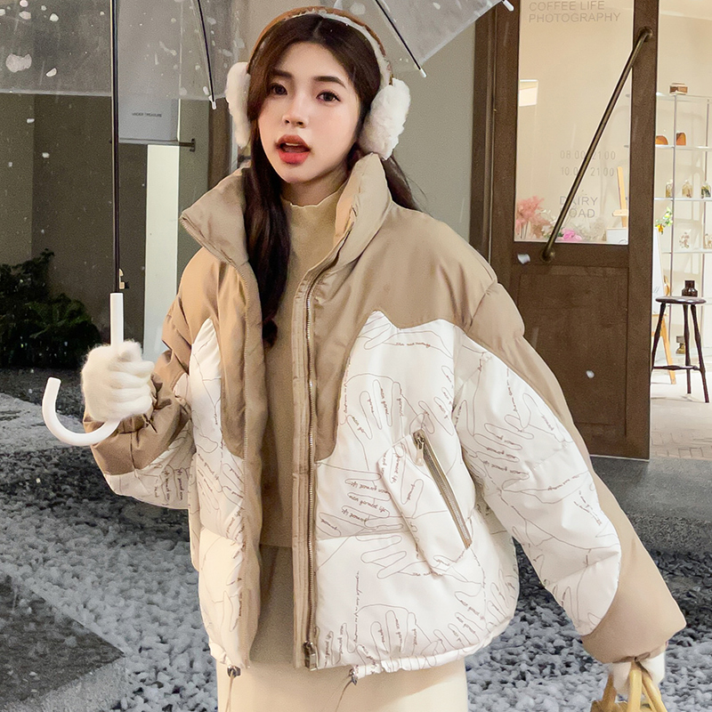 YaYa same style 2023 new down jacket for women, short fashionable design, printed splicing, loose stand-up collar bread jacket