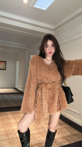 Actual shot of 2023 new autumn style imitation fur furry women’s V-neck niche temperament loose sweatshirt with scarf