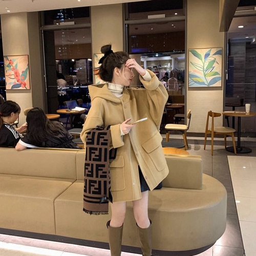 Off-white short hooded woolen coat for women autumn and winter  new French design woolen coat