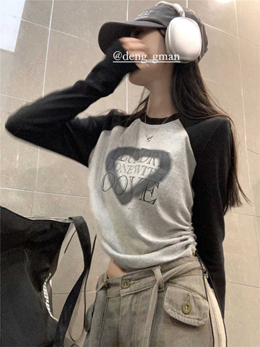 Long-sleeved T-shirt for women summer new Korean style contrasting color love print slim fit short pleated top ins