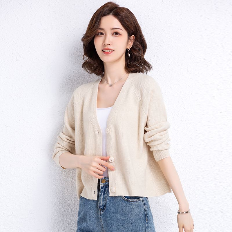 羊毛開衫女短款寬鬆外搭小個子今年秋新款洋氣時髦針織外套苞芯紗