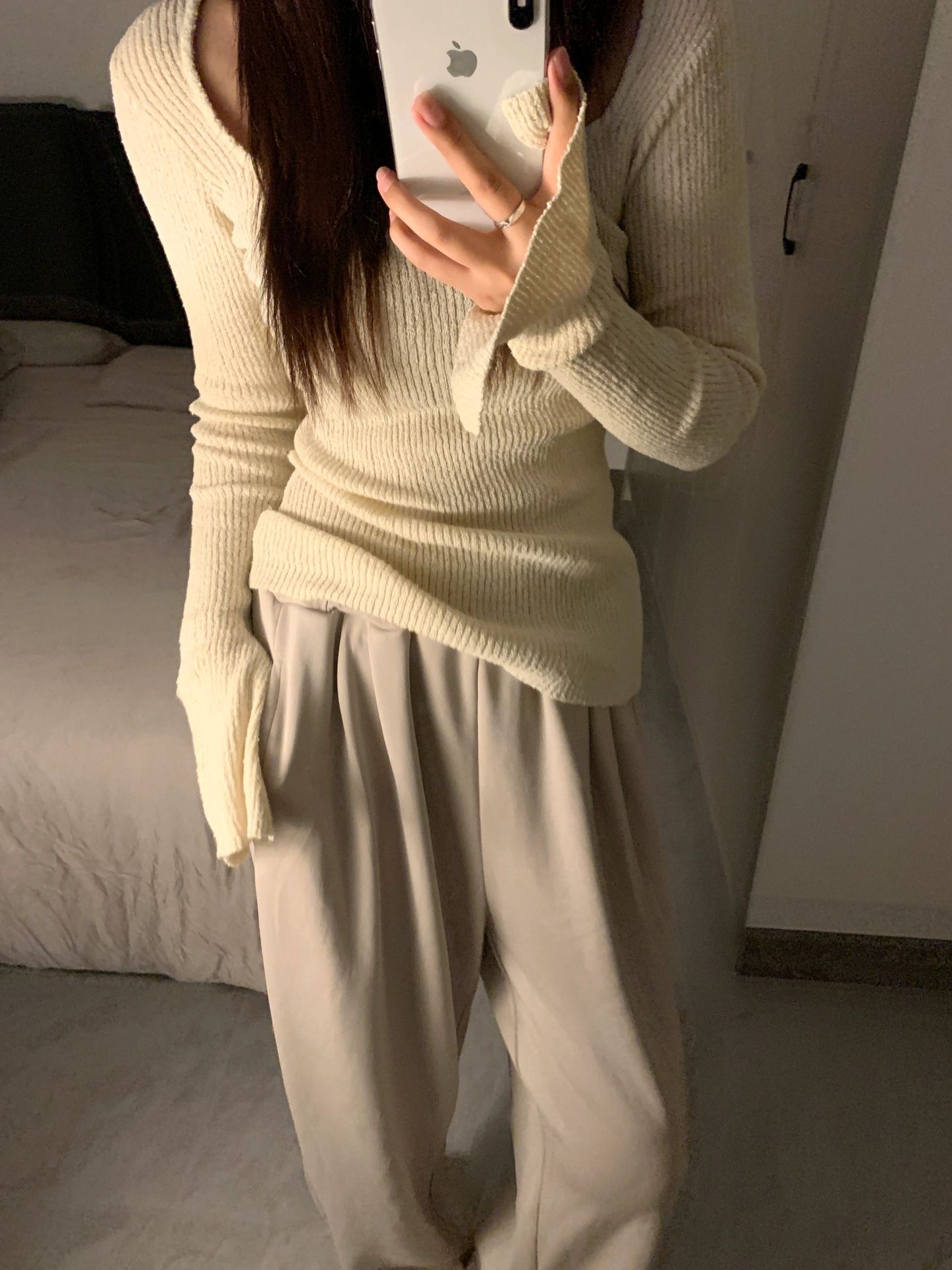 純色喇叭長袖開叉毛衣女內搭2023秋季修身顯瘦百搭針織衫打底上衣