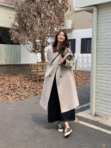 Korean beige coat for women mid-length 2023 autumn and winter new niche design contrasting color lazy style woolen coat