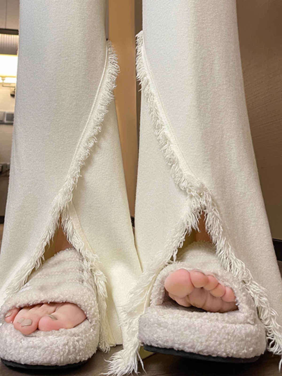 白色奶油流蘇針織糯米褲女秋冬季闊腿垂感軟糯開叉微喇叭顯瘦褲子