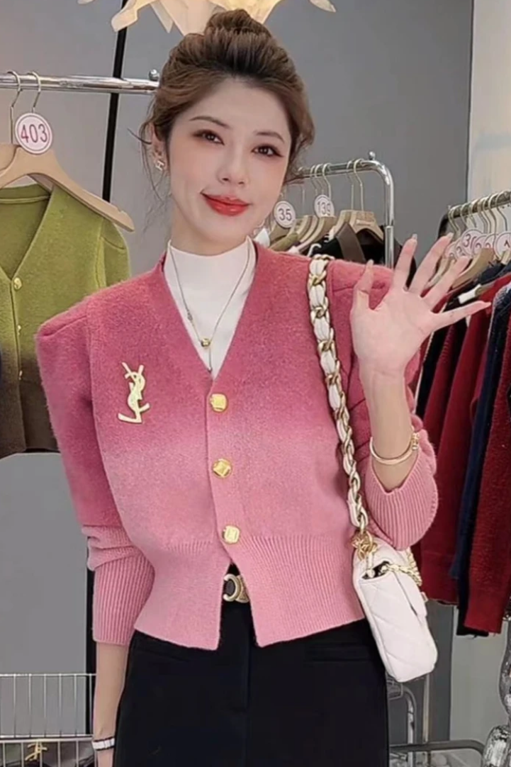 小香風V領漸變色單排扣開衫毛衣女秋冬加厚收腰顯瘦短款針織上衣