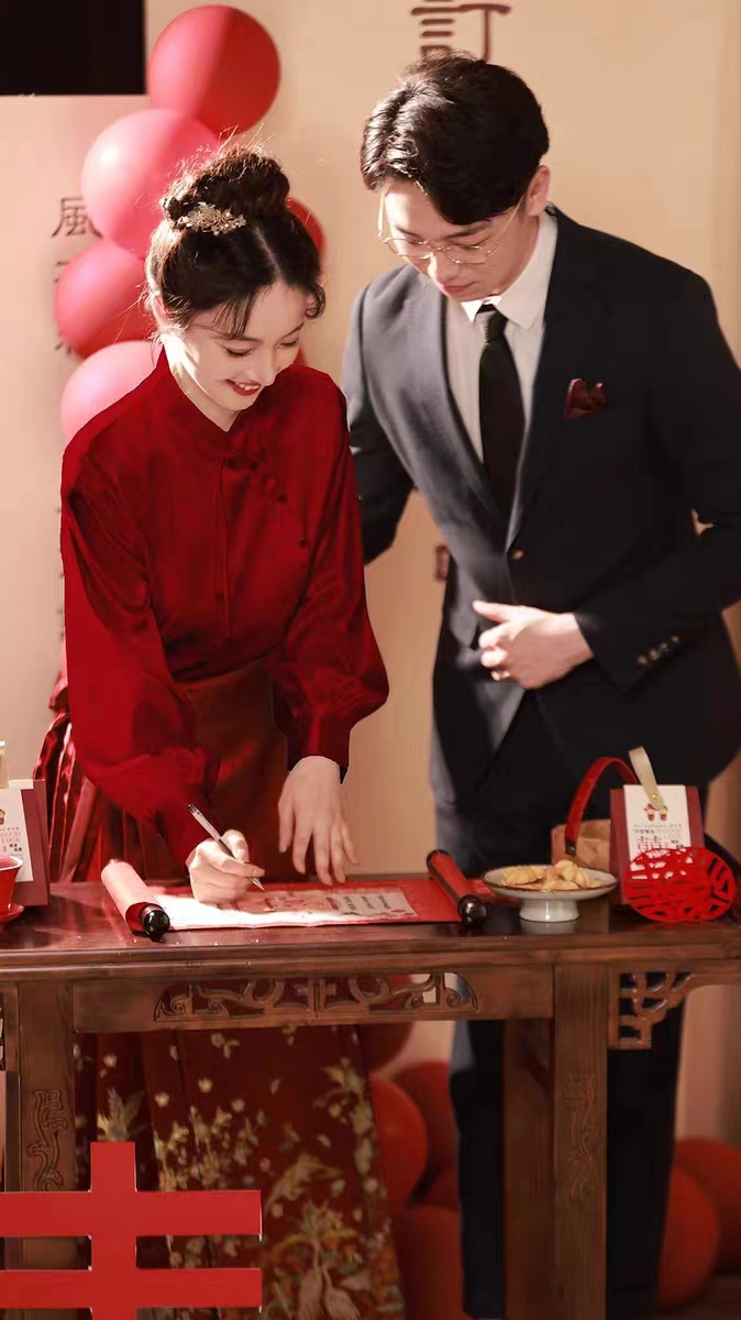 馬面裙敬酒服新娘酒紅色中式訂婚連衣裙結婚當天便裝禮服秀禾服冬