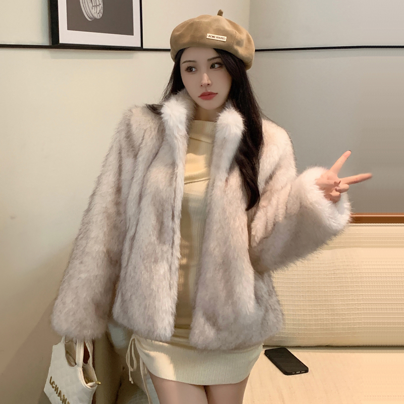 Actual shot of the new winter style Yi Mengling's same eco-friendly fur coat for women, short stand-up collar imitation fox plush top