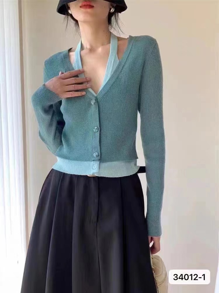 秋冬新款設計感甜辣風掛脖拼接玫瑰花扣假兩件開衫上衣女