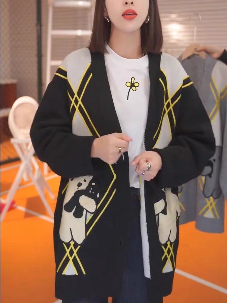 秋冬2023新款菱格小熊圖案寬鬆針織開衫溫柔慵懶風顯瘦毛衣外套女