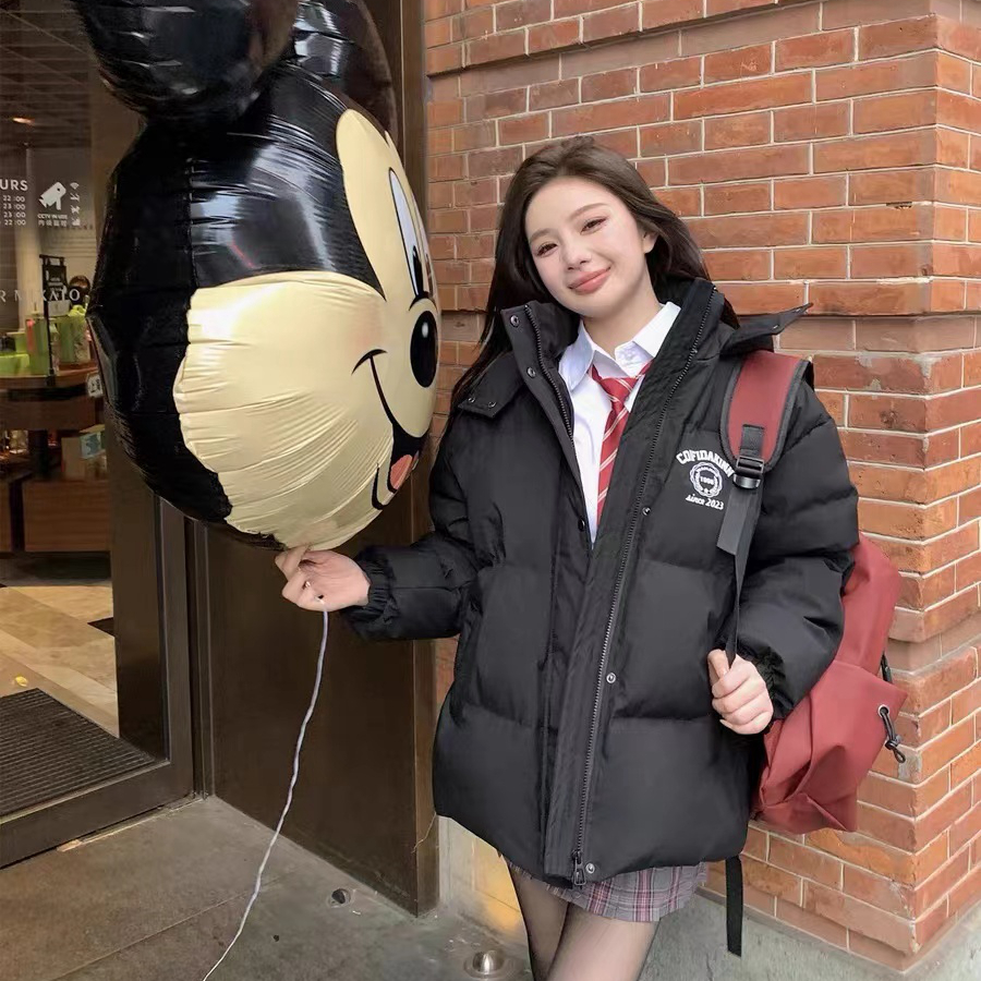 Small student down jacket women's short 2023 new loose thickened bread jacket college style winter jacket