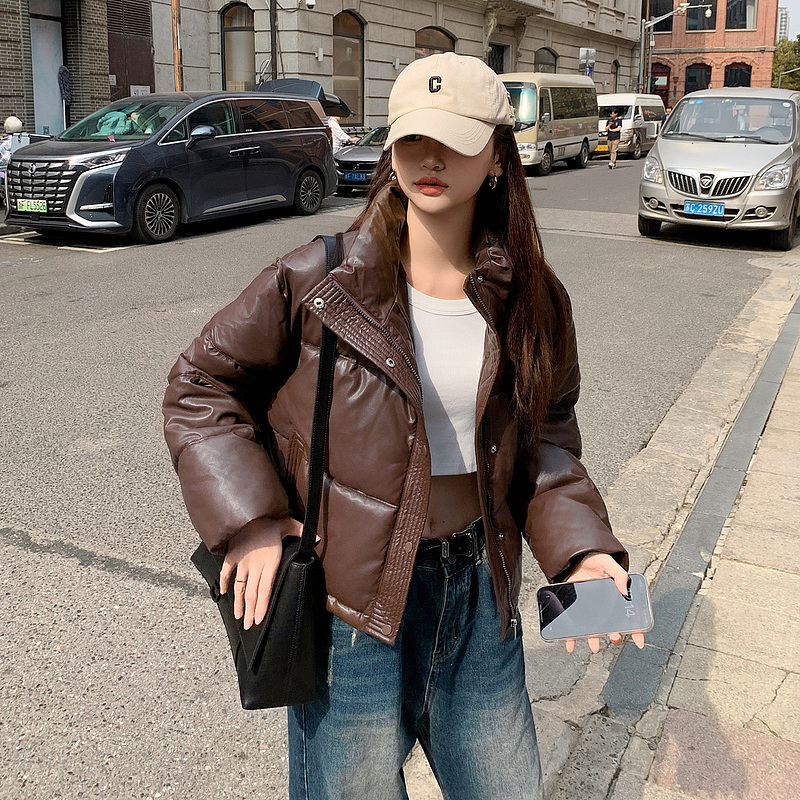 Real shot of no-wash PU leather down cotton jacket for women 23 new style ultra-short stand-up collar thickened small man jacket winter outer