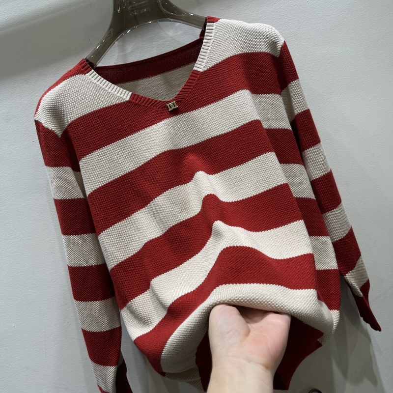 2023 autumn mother's wear long-sleeved sweater V-neck wide striped jacquard sweater outer wear ice silk T-shirt sweater