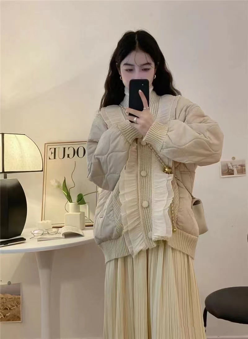 European station thickened warm cotton coat, super sweet and versatile V-neck knitted patchwork sweater and cotton jacket with fungus edge