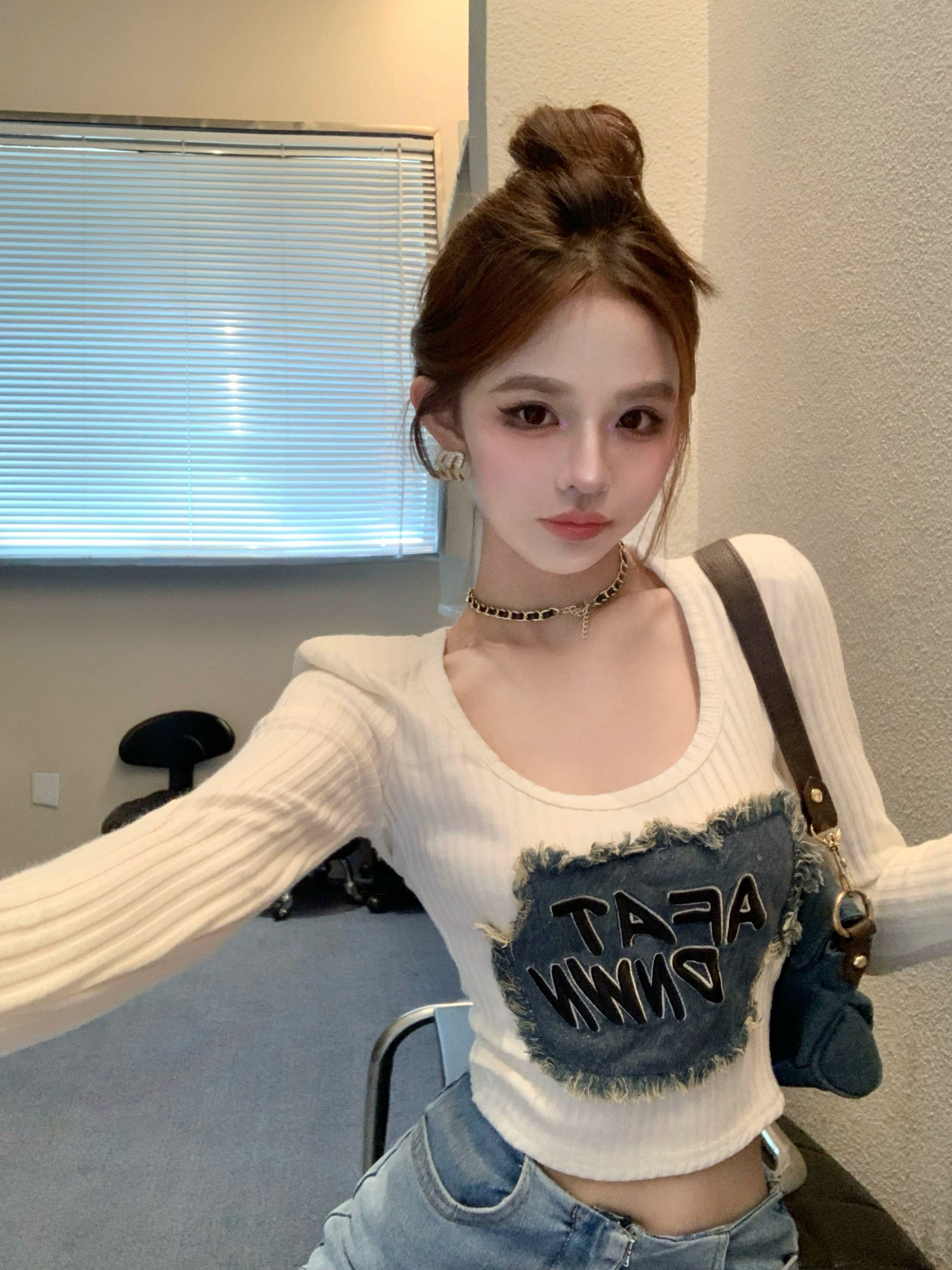 Letter denim patch long-sleeved T-shirt for women in autumn American hot girl slim short design niche black top