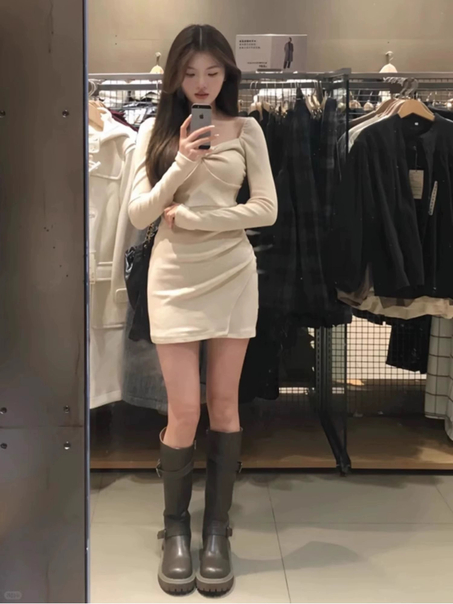 法式氣質風長袖連衣裙女裝新款秋冬季設計感褶皺包臀裙收腰短裙子