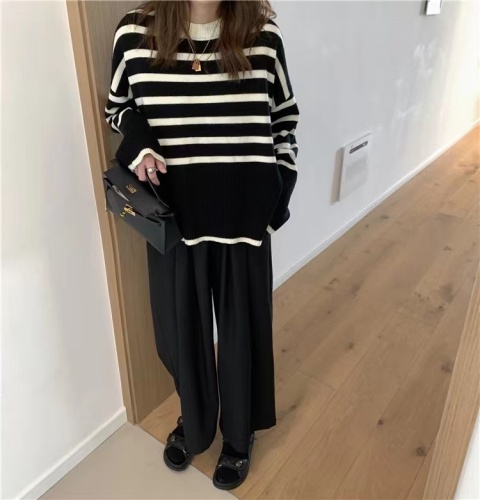 elielim's great-looking wool striped sweater is paired with a new early autumn lazy style loose sweater jacket