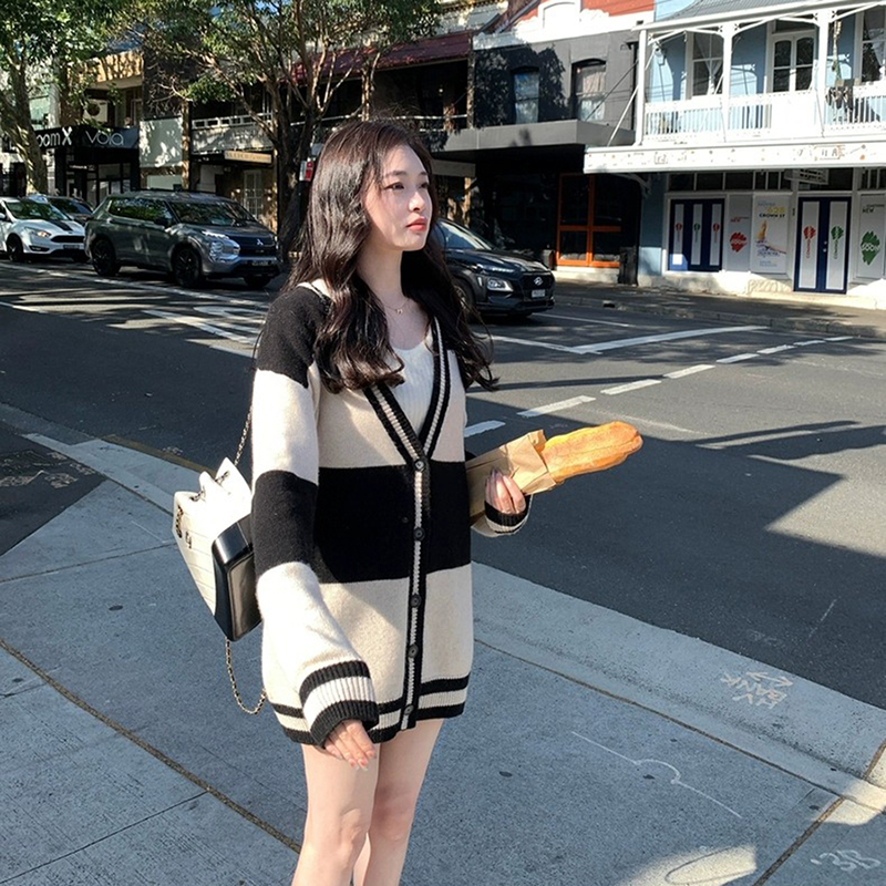 中長款毛衣外套開衫女早秋2023年新款長袖條紋針織衫外搭寬鬆上衣
