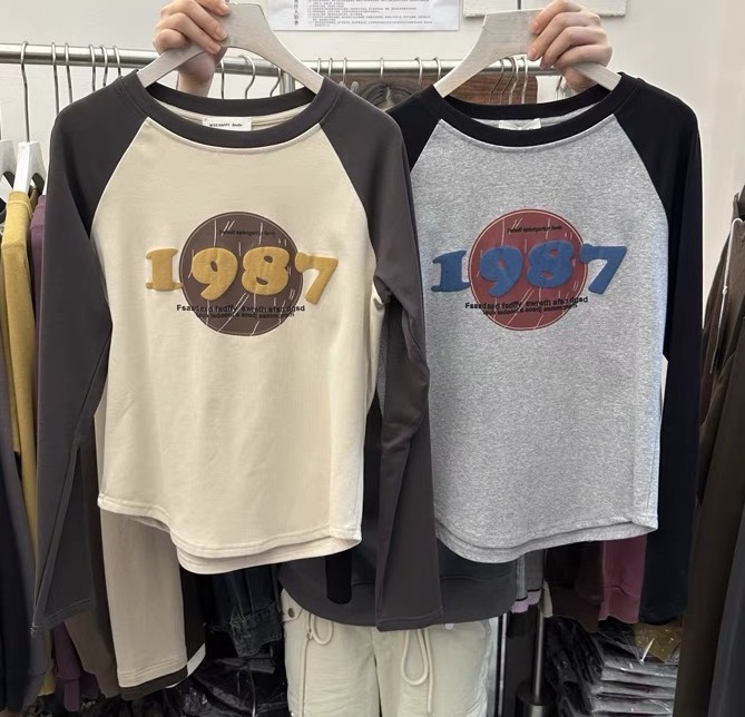 2023 autumn and winter new round neck letter pattern raglan sleeves color matching long sleeve T-shirt plus velvet bottoming shirt