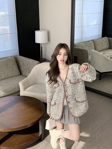 Real shot of exquisite heavy-duty V-neck wool small fragrant style jacket for women in autumn new contrast color woven loose top