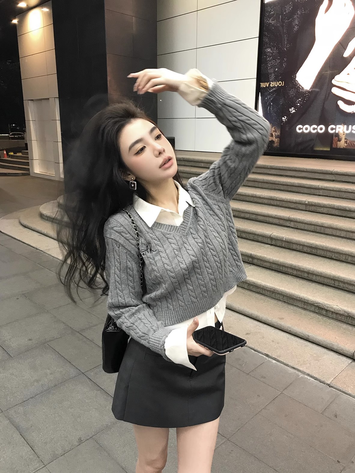 秋季新款純色長袖針織衫短款套頭假兩件麻花設計感刺繡V領毛衣女