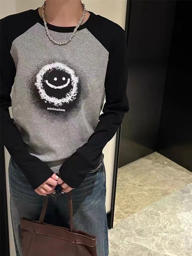 European station 2023 new fall style cute smiley face pattern decorated raglan sleeves versatile long-sleeved T-shirt for women