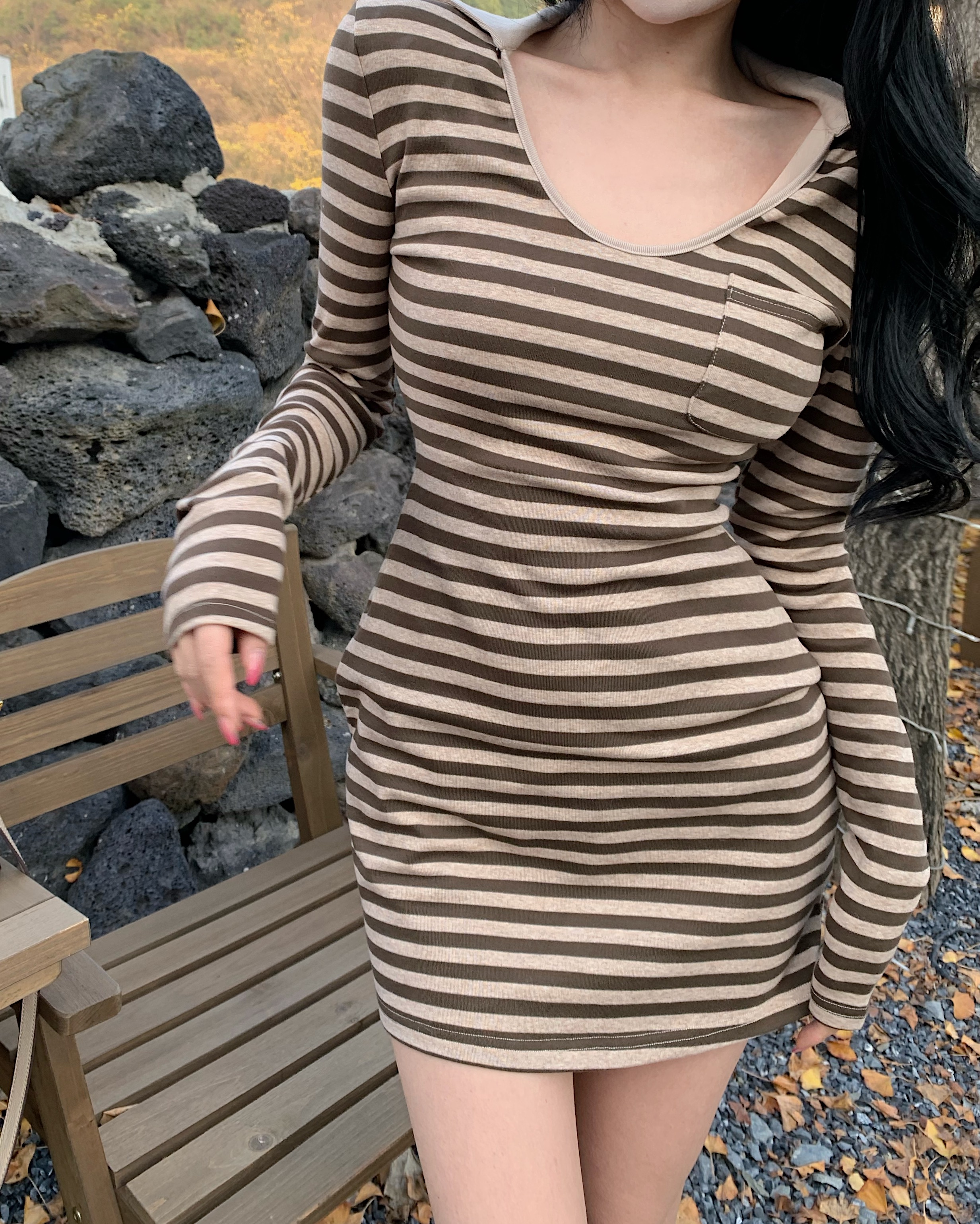 2023新款甜辣性感v領條紋連衣裙女緊身純欲包臀打底短裙子又a又颯