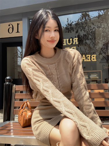 Real shot!  French retro knitted inner dress autumn and winter hot girl style super fairy long sweater skirt