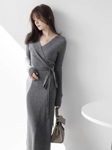 New autumn and winter merino wool knitted V-neck dress women's French slim long knitted skirt